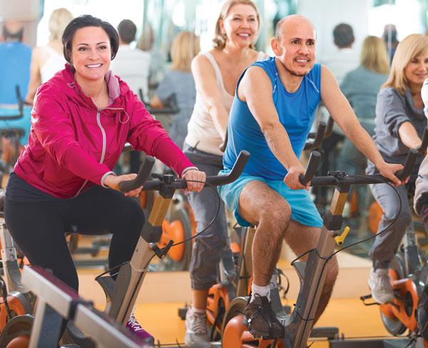 indoor cycling spin class 